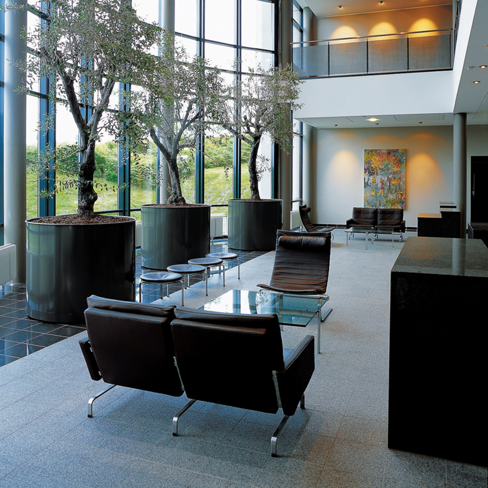 PK20™ lounge designed by Poul Kjaerholm for Fritz Hansen