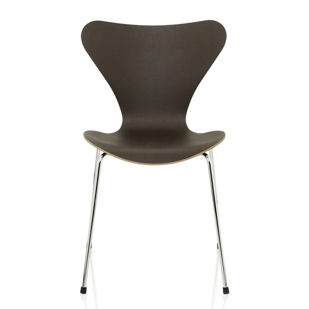 Series 7 chair designed by Arne Jacobsen for Fritz Hansen