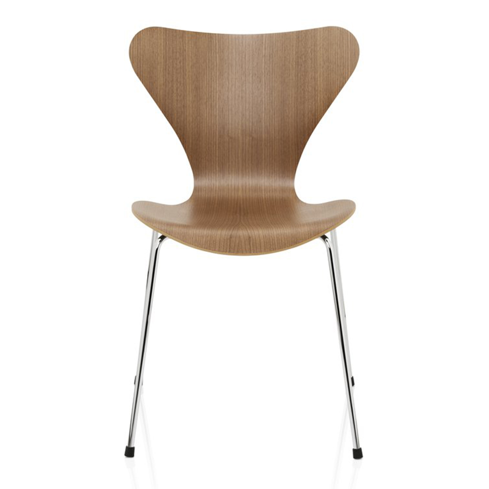 Series 7 chair designed by Arne Jacobsen for Fritz Hansen
