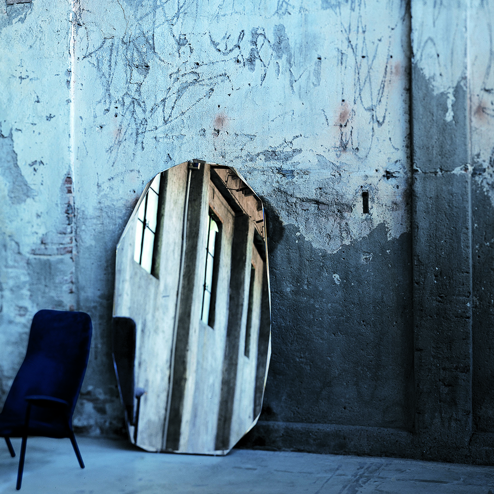 Kooh-i-Noor standing mirror designed by Piero Lissoni for Glas Italia