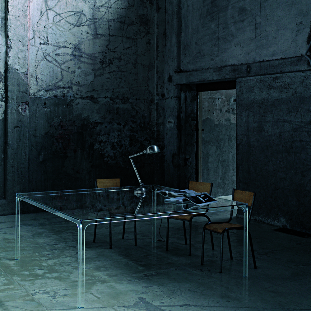 Oscar table designed by Piero Lissoni for Glas Italia.