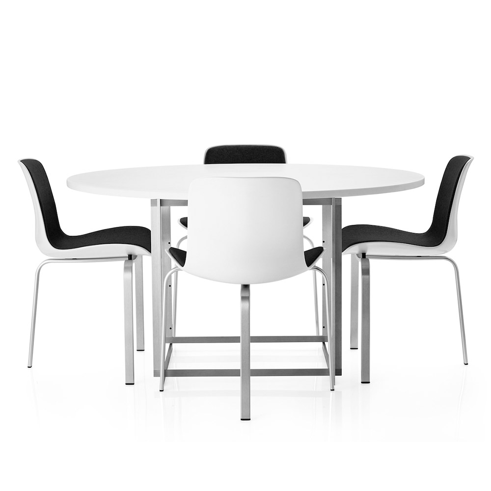 PK8 Poul Kjaerholm three leg modern dining chair fritz Hansen