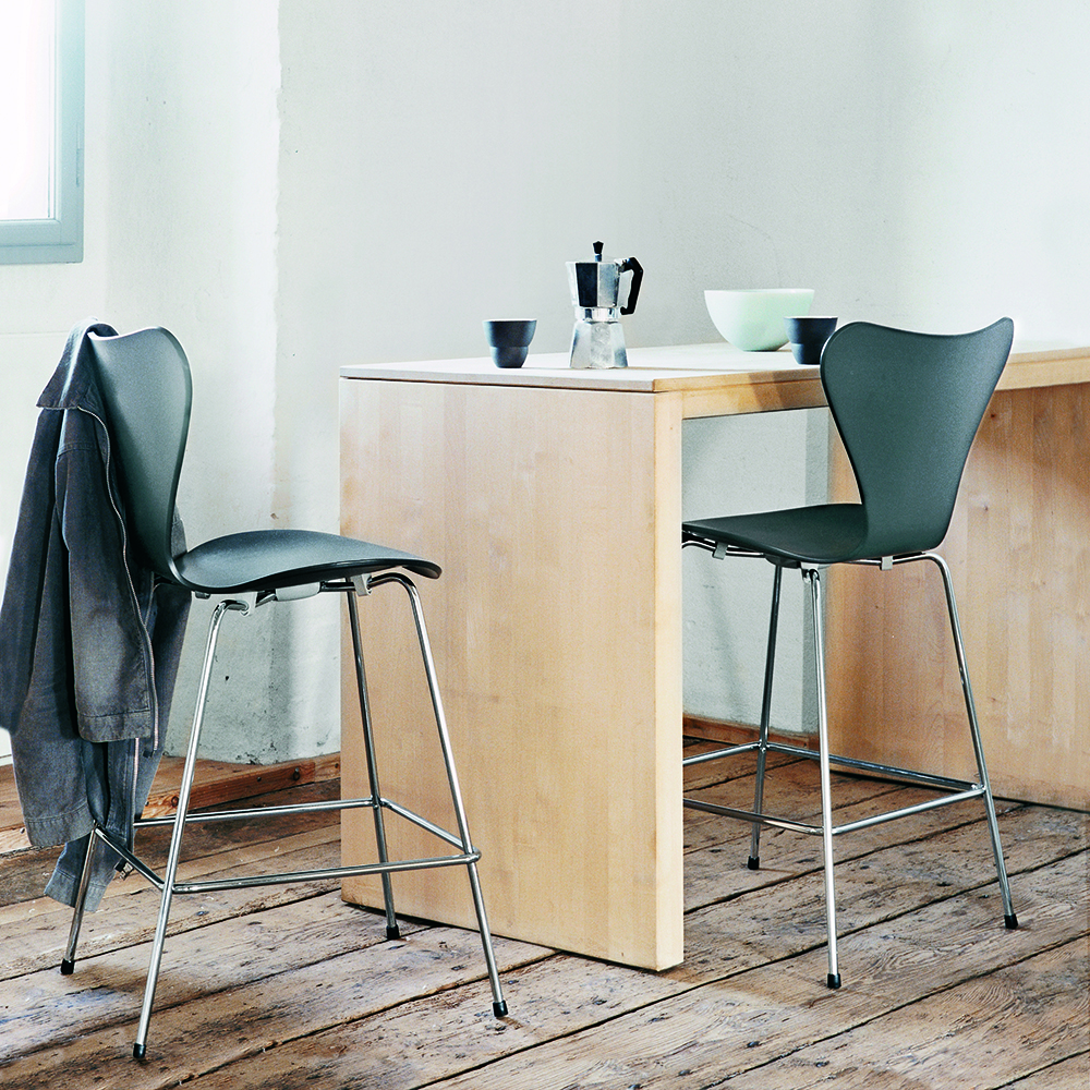 Series 7 stool designed by Arne Jacobsen for Fritz Hansen