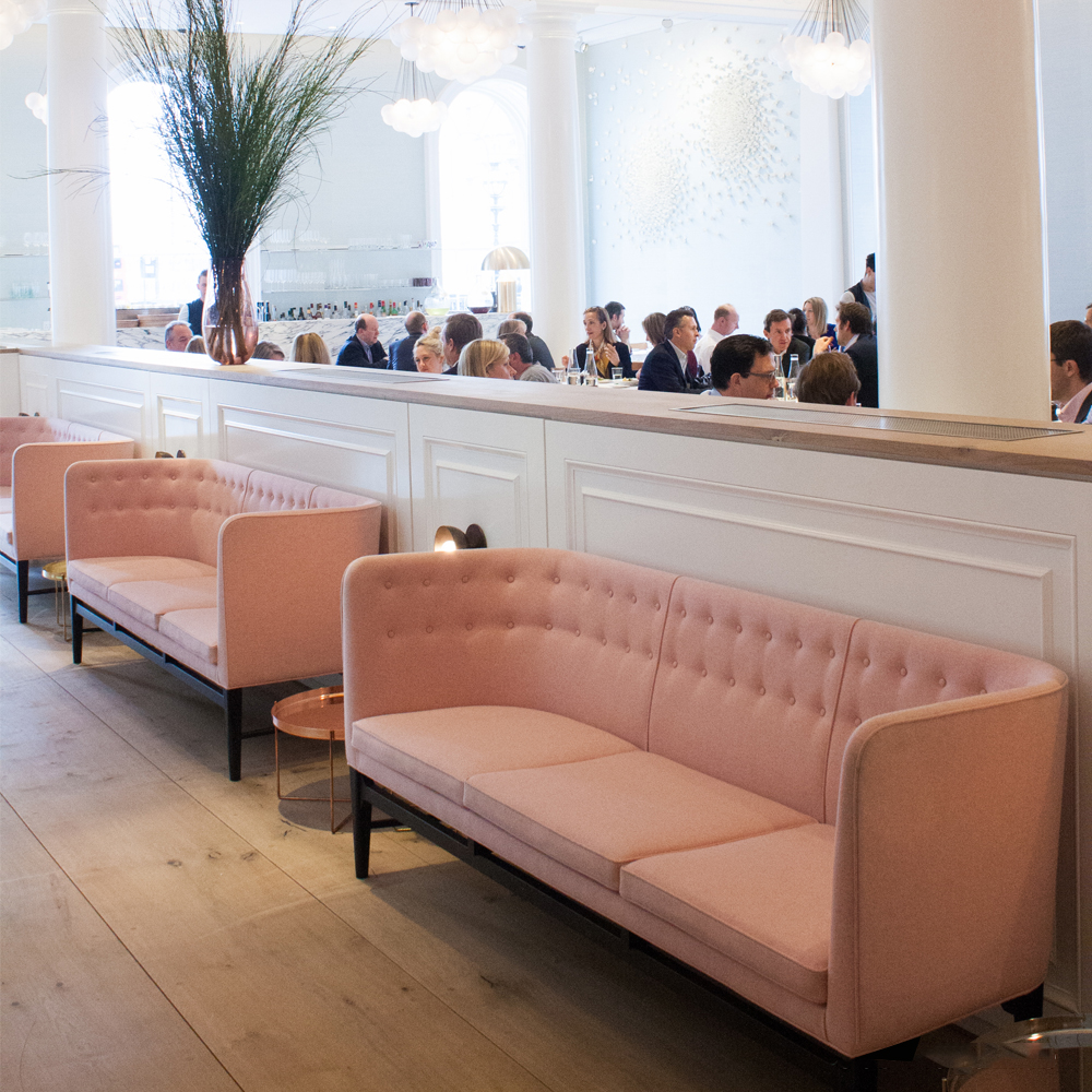 Mayor Sofa Arne Jacobsen Flemming Lassen AndTradition high back couch danish design pink restaurant
