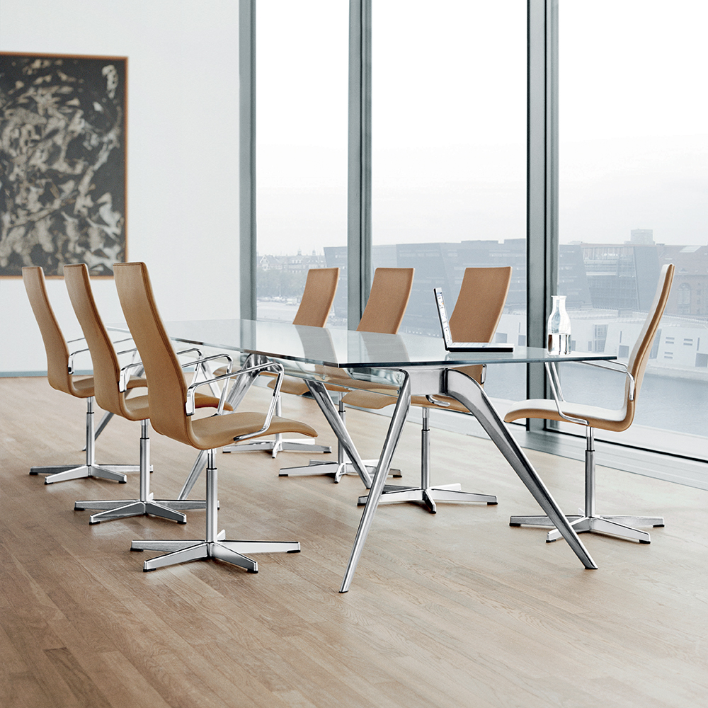 Oxford Chair designed by Arne Jacobsen for Fritz Hansen