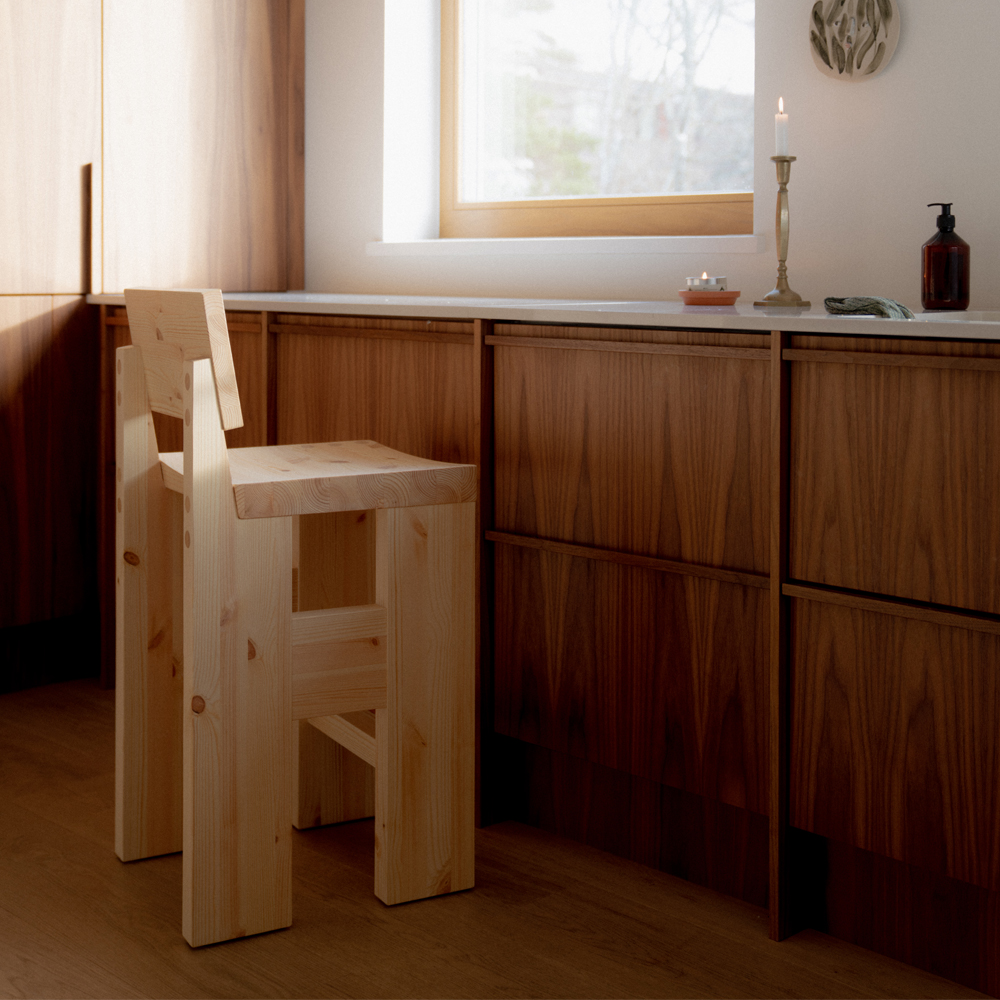 001 Bar Stool