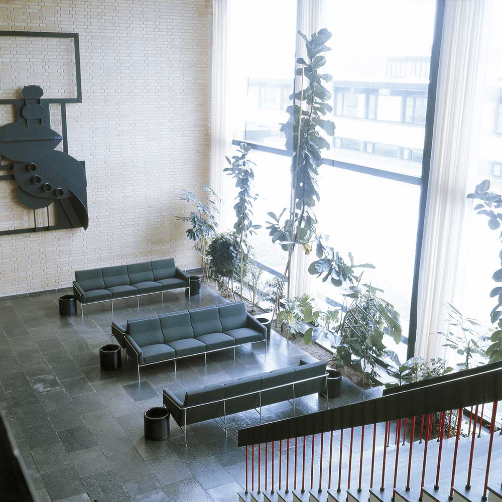 Series 3300â„¢ Sofa