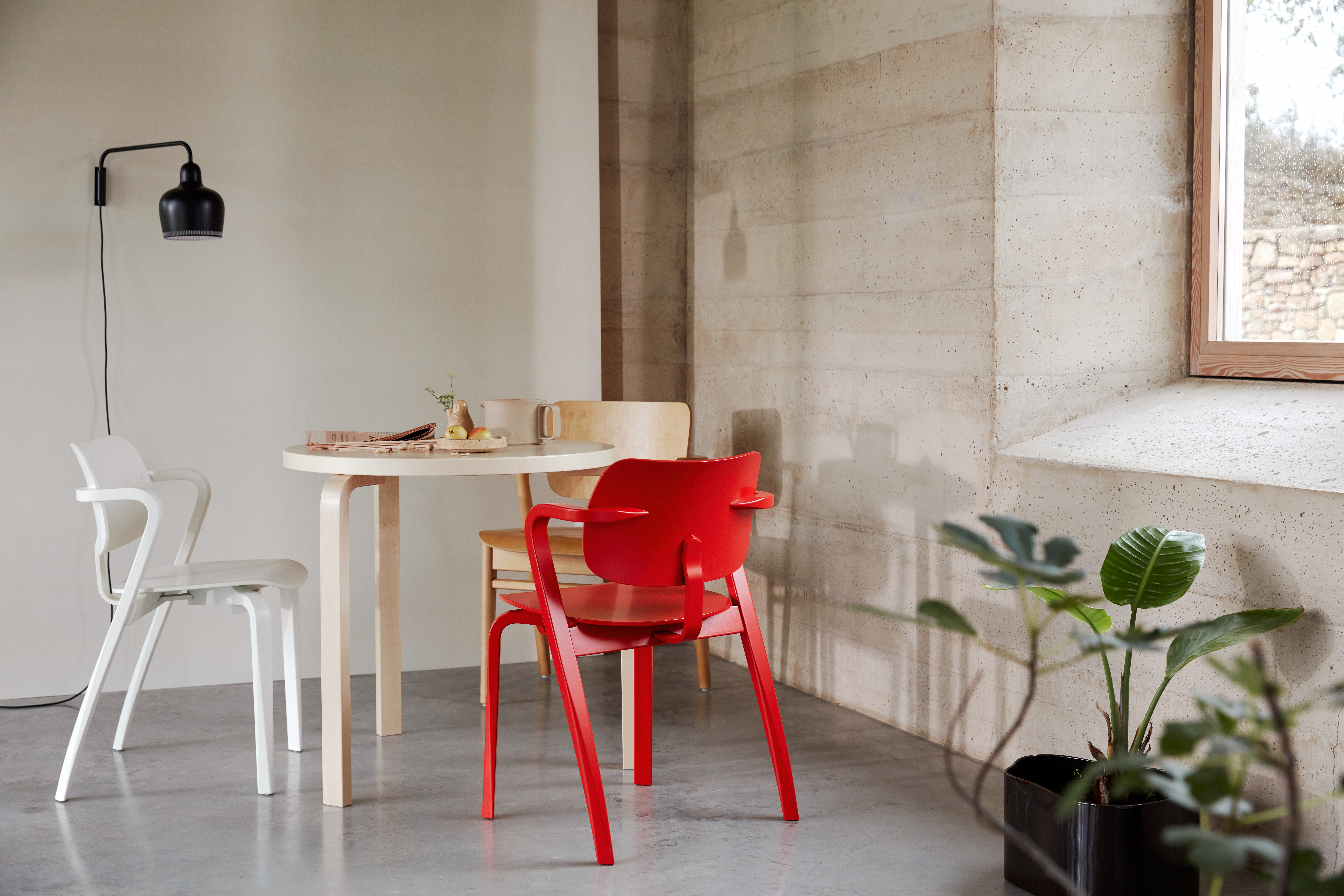 aslak-chair-table-90b-a330s-wall-light-photo-mikko-ryhanen-master