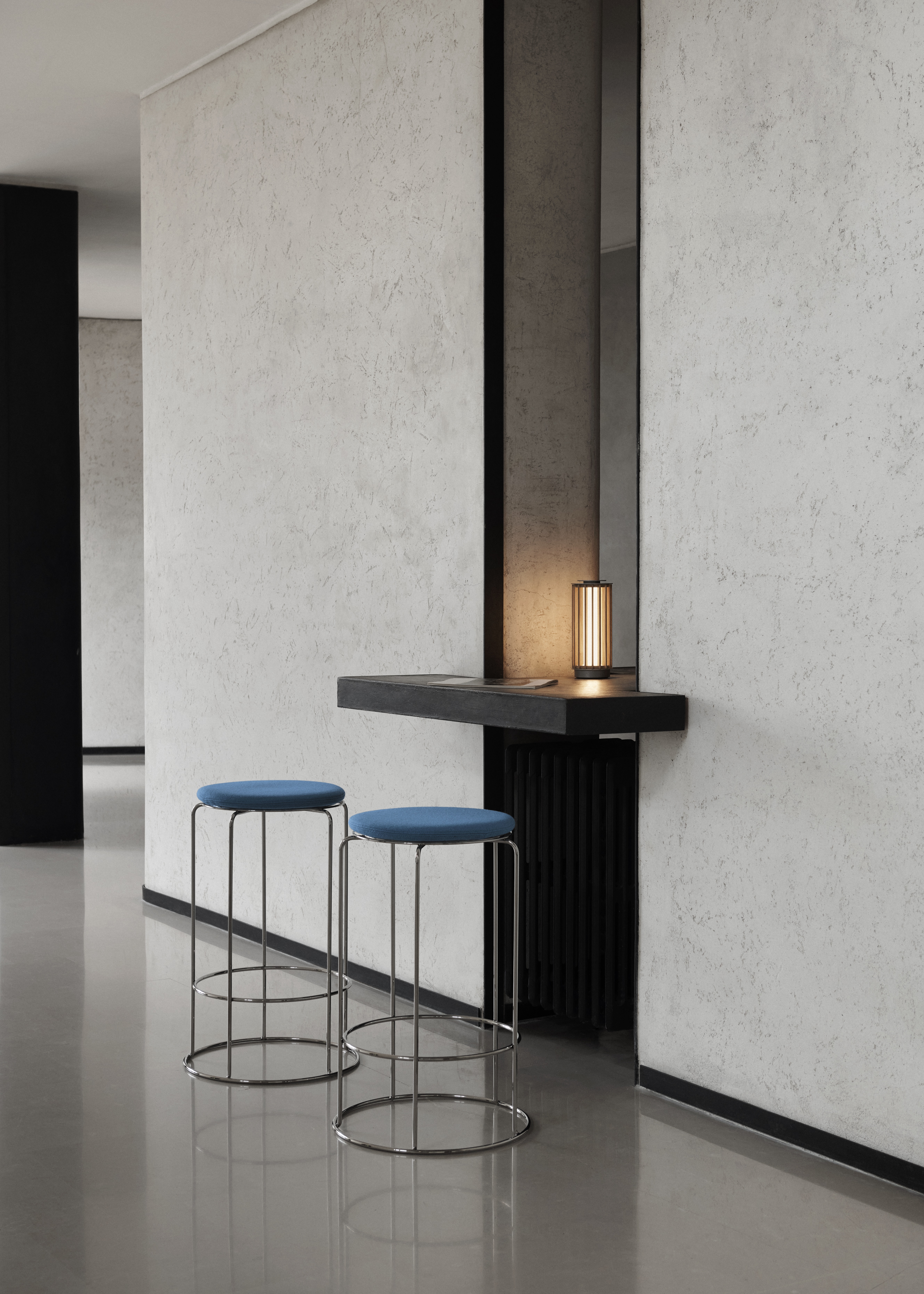 atd-lifestyle-images-collection-202602-wire-counter-stool-vp15-wire-stool-seat-pad-vp11-numbra-ty3