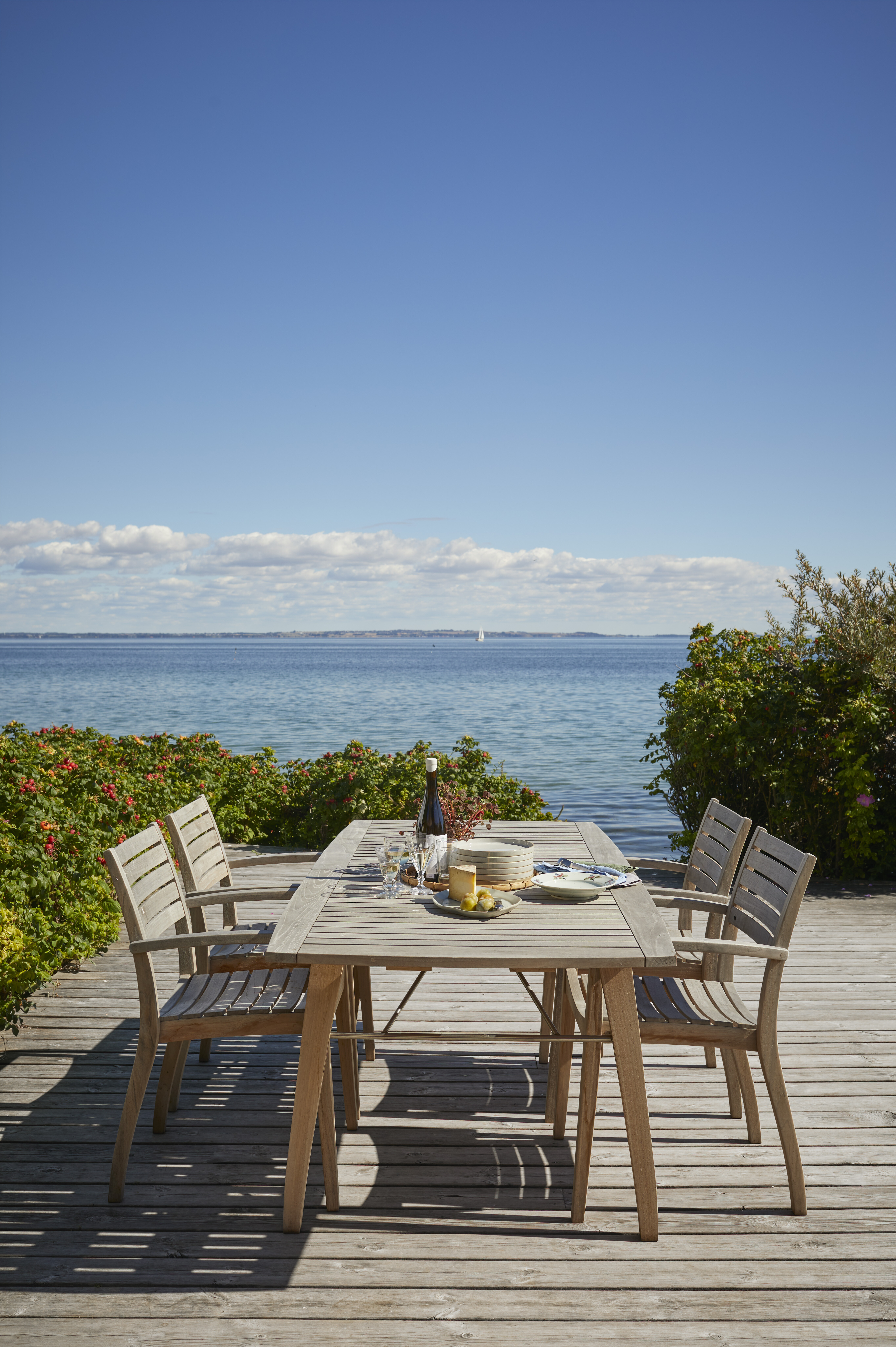 ballare-chair-and-table-05