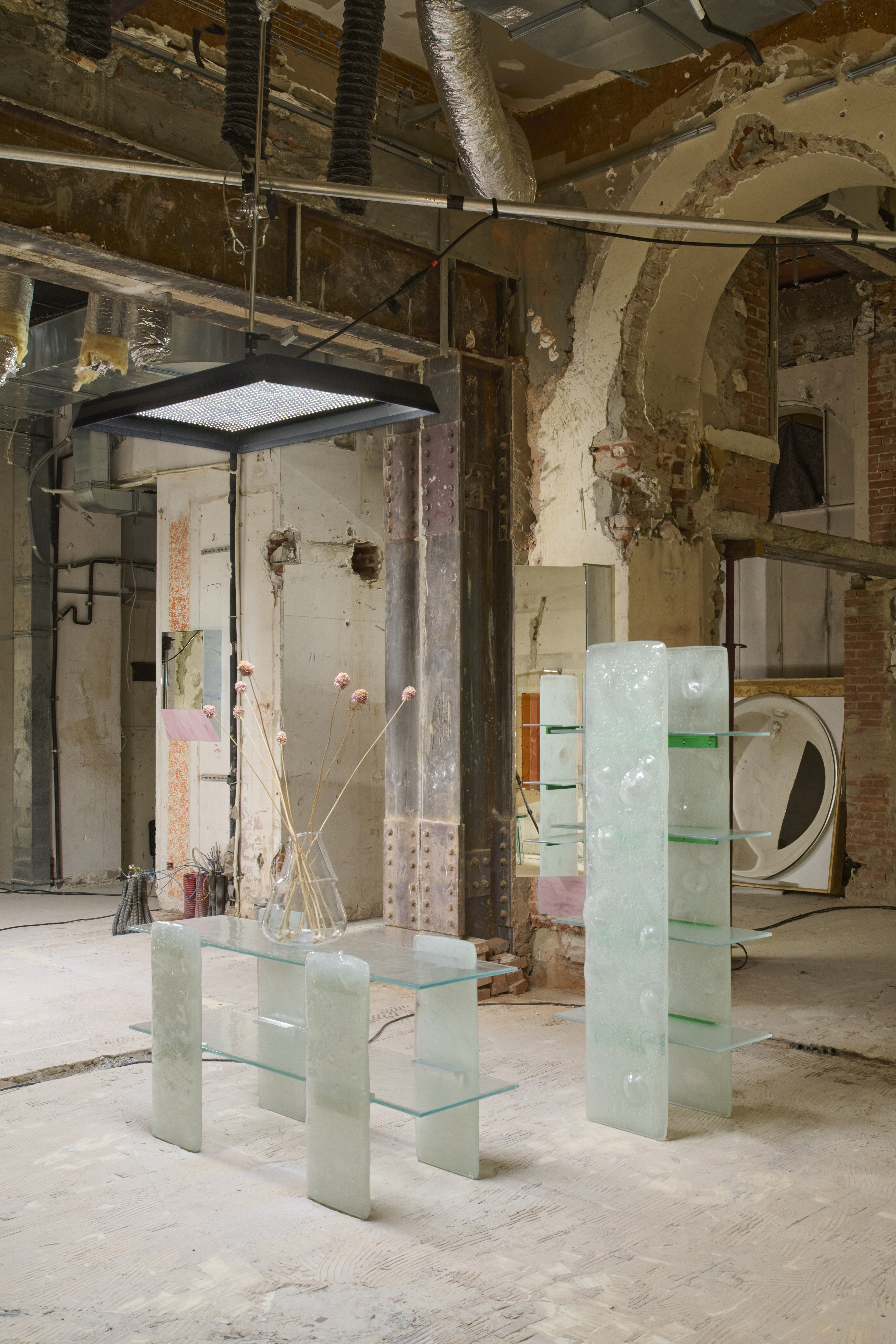 behind-the-windows-glas-italia-showroom-3
