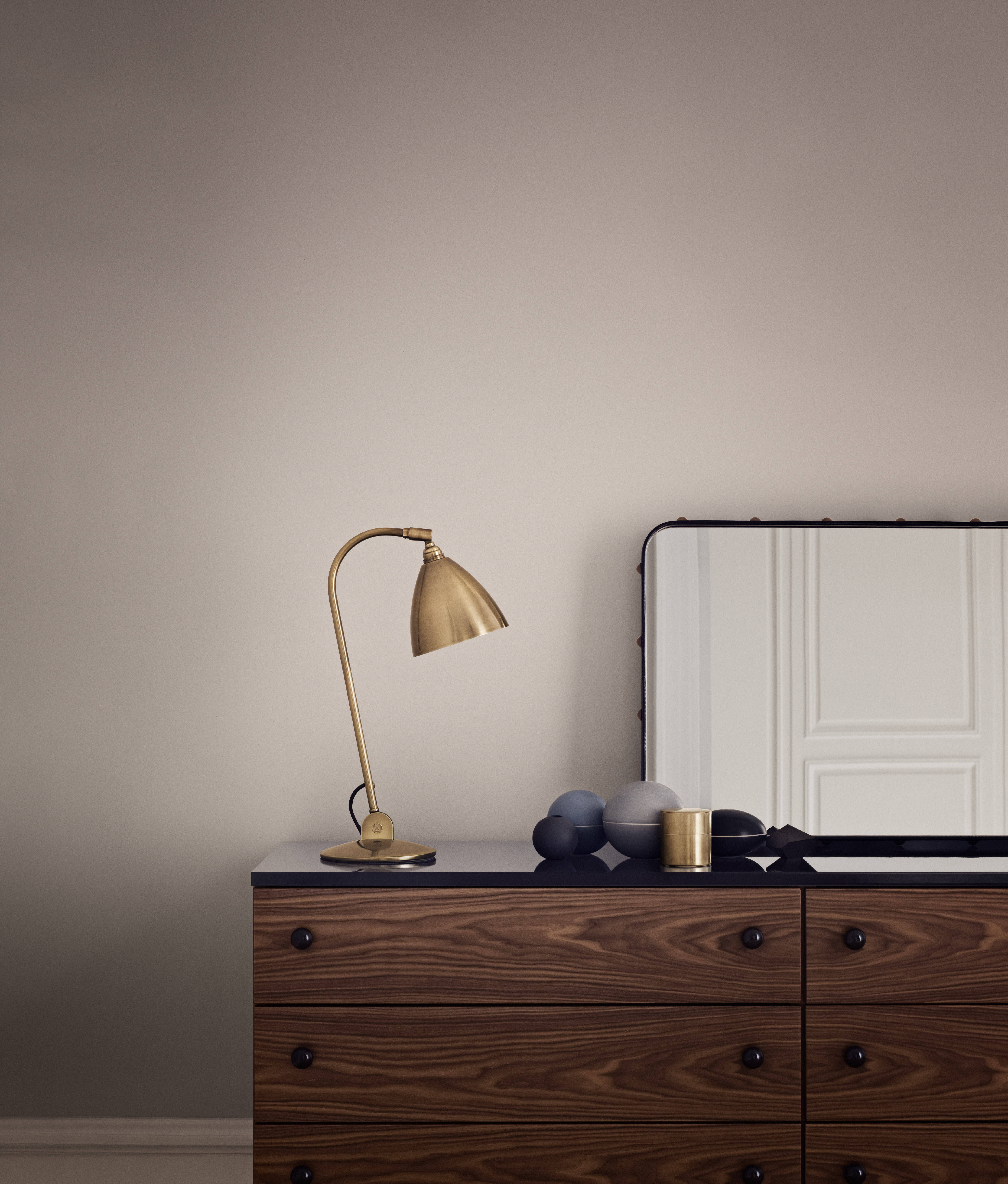 bl2tablelamp-62dresser-adnetwallmirrorrectangular