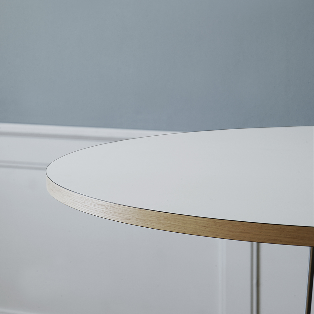 E020 Embrace Table