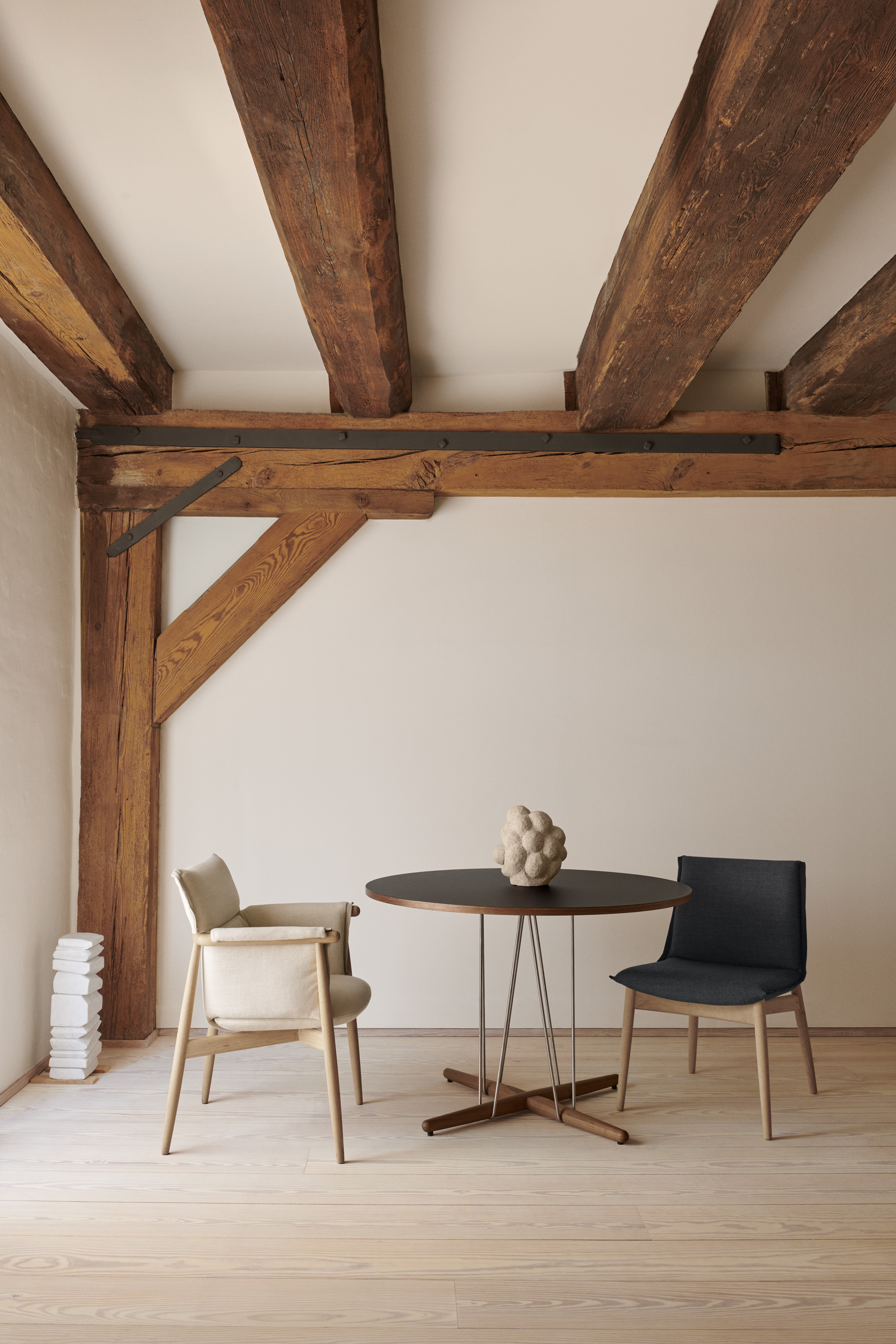 e020-o110-walnut-oil-laminate-black-steel-e004-oak-soap-remix173-e005-oak-whiteoil-sunniva811