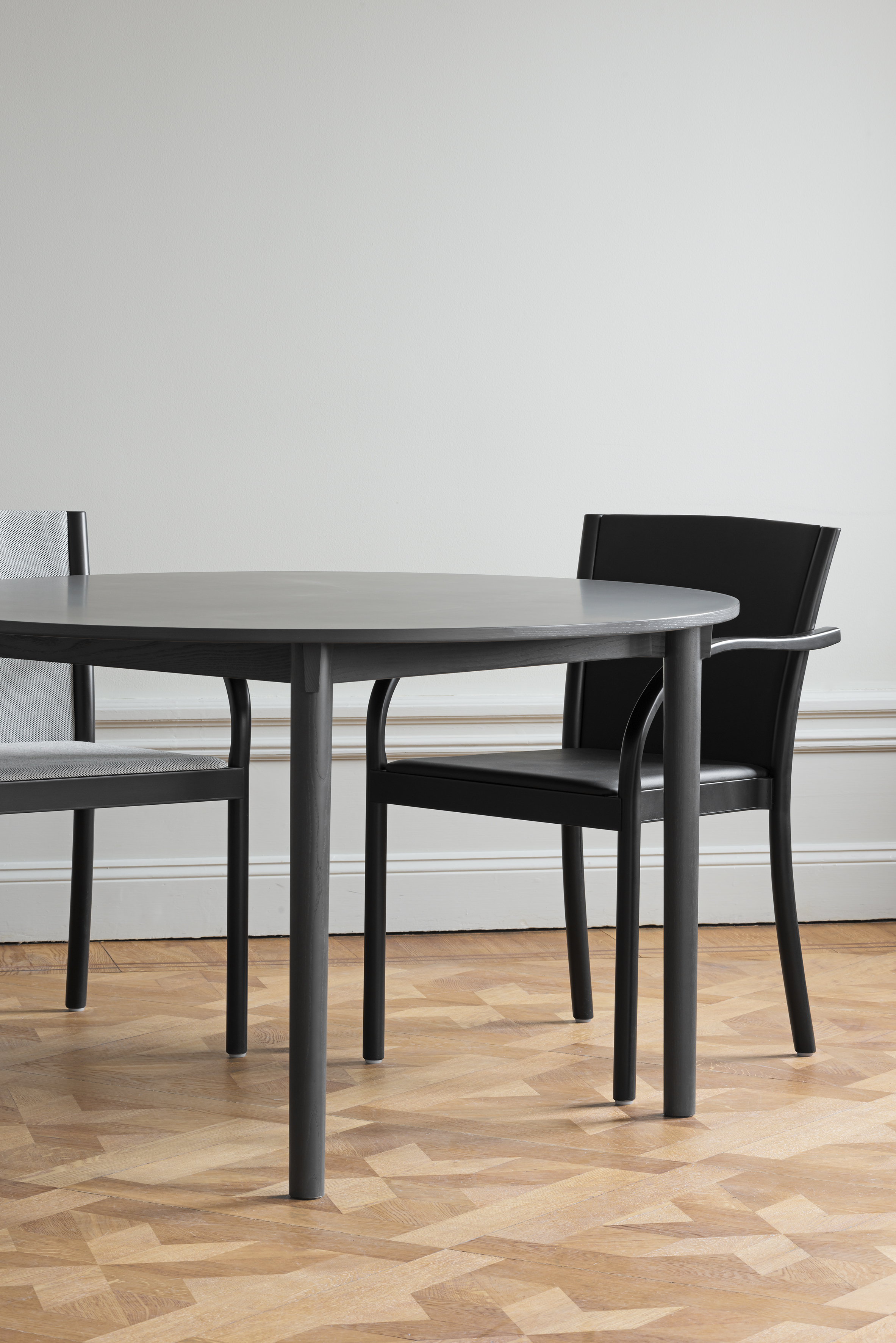 garsnas-tak-table-sonata-armchair-02