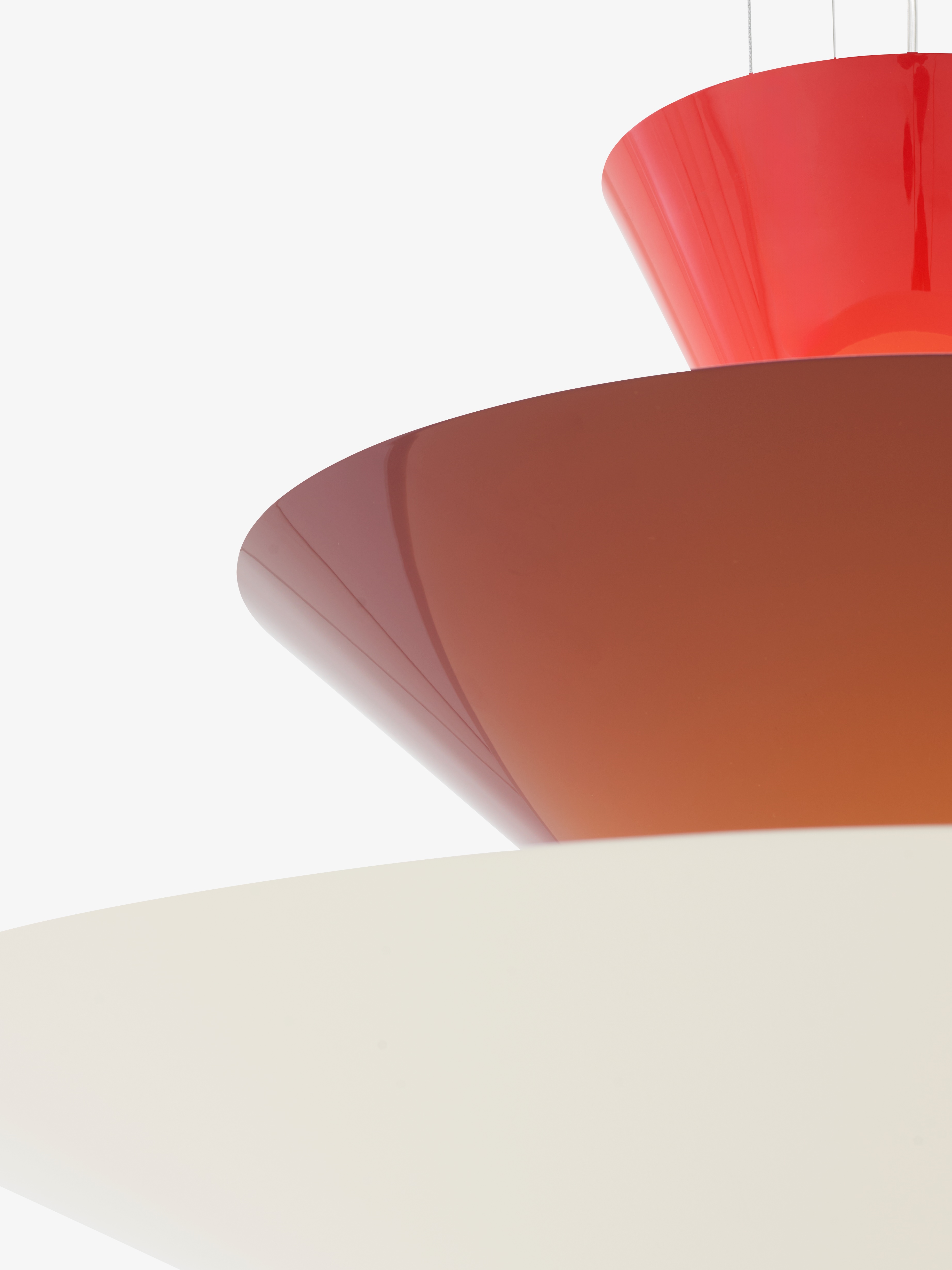 gio-ln15-vermilion-red-dark-burgundy-ecru-white-detail-2-on