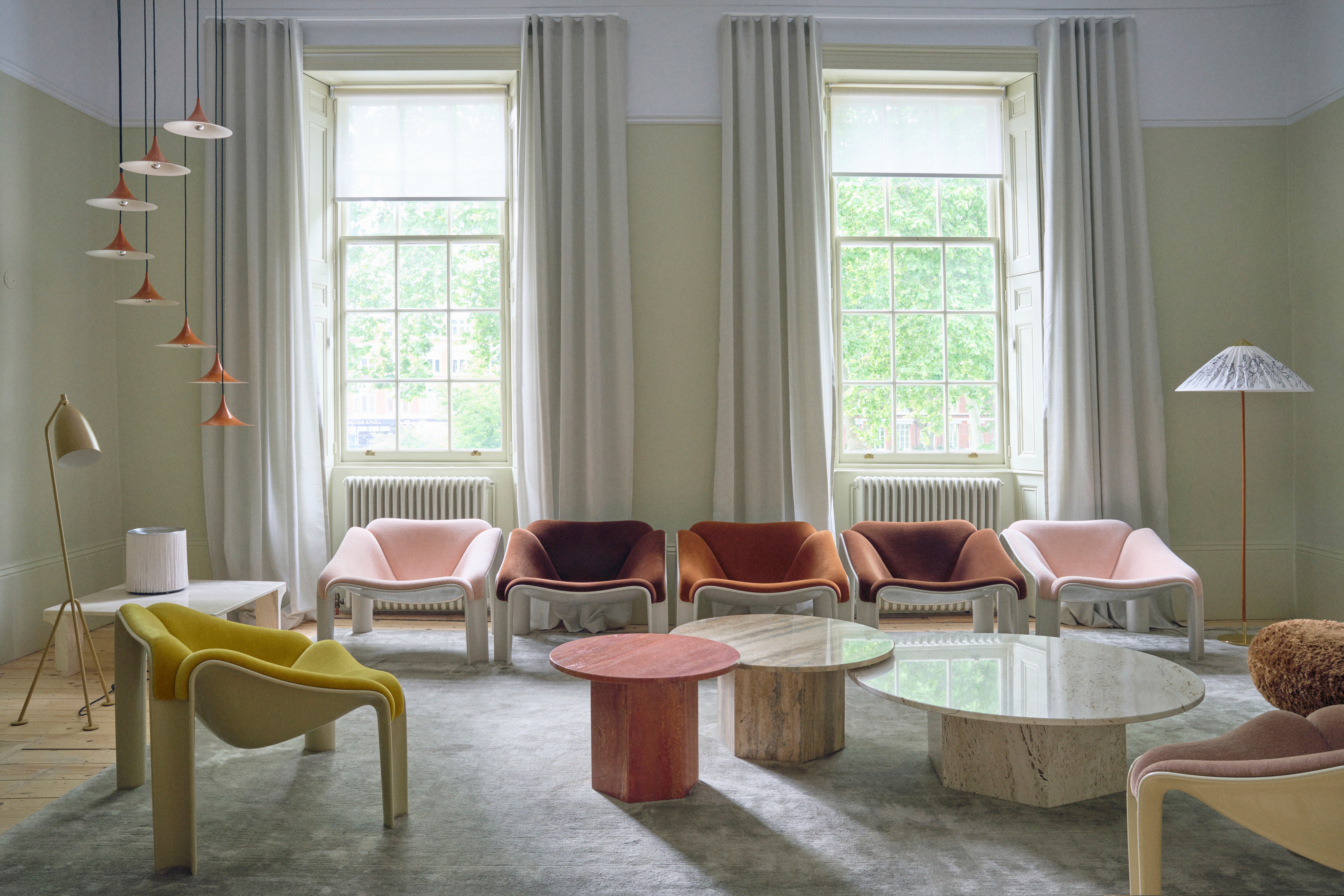 gubi-london-showroom-f300-by-pierre-paulin-04
