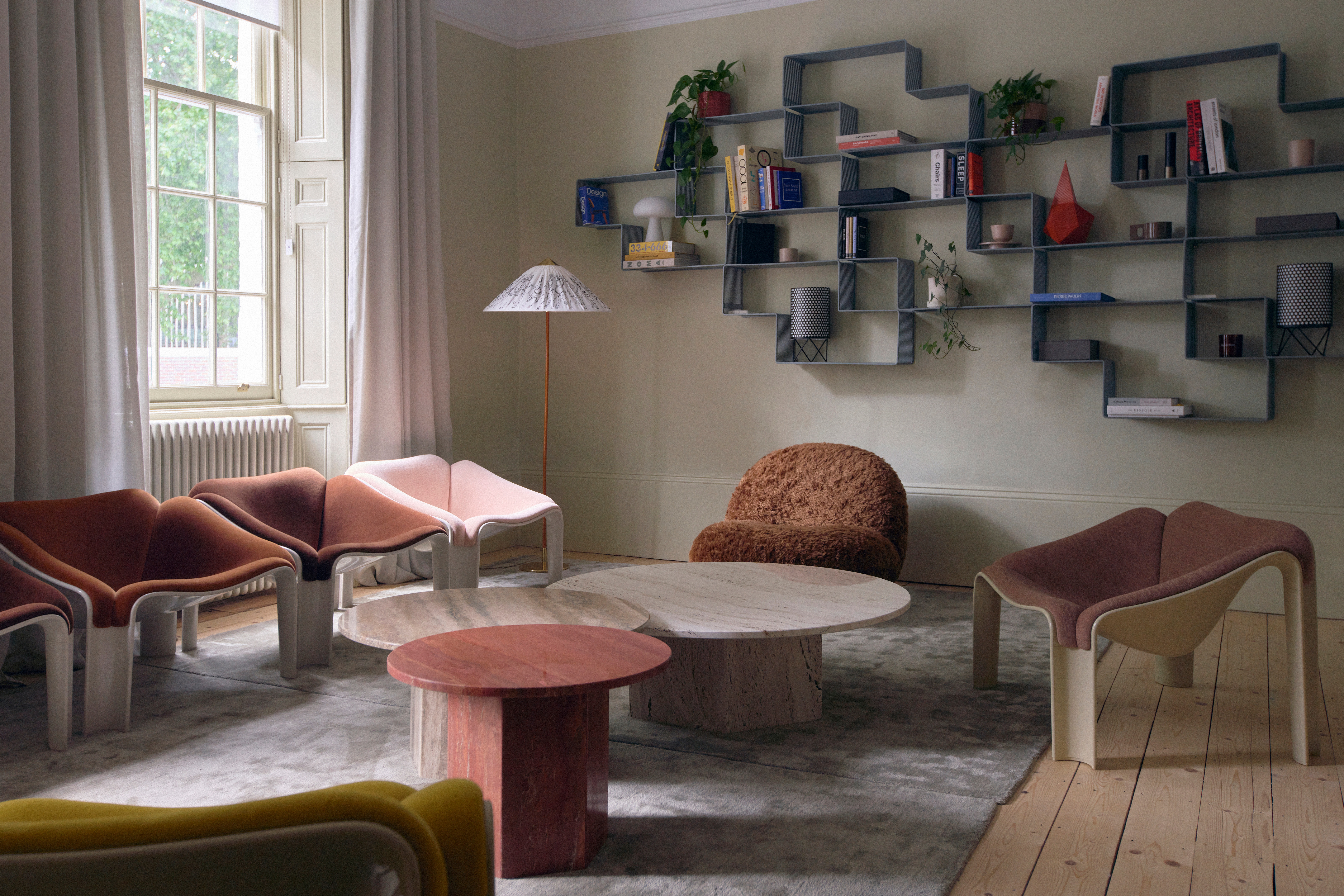 gubi-london-showroom-pacha-and-f300-by-pierre-paulin-02