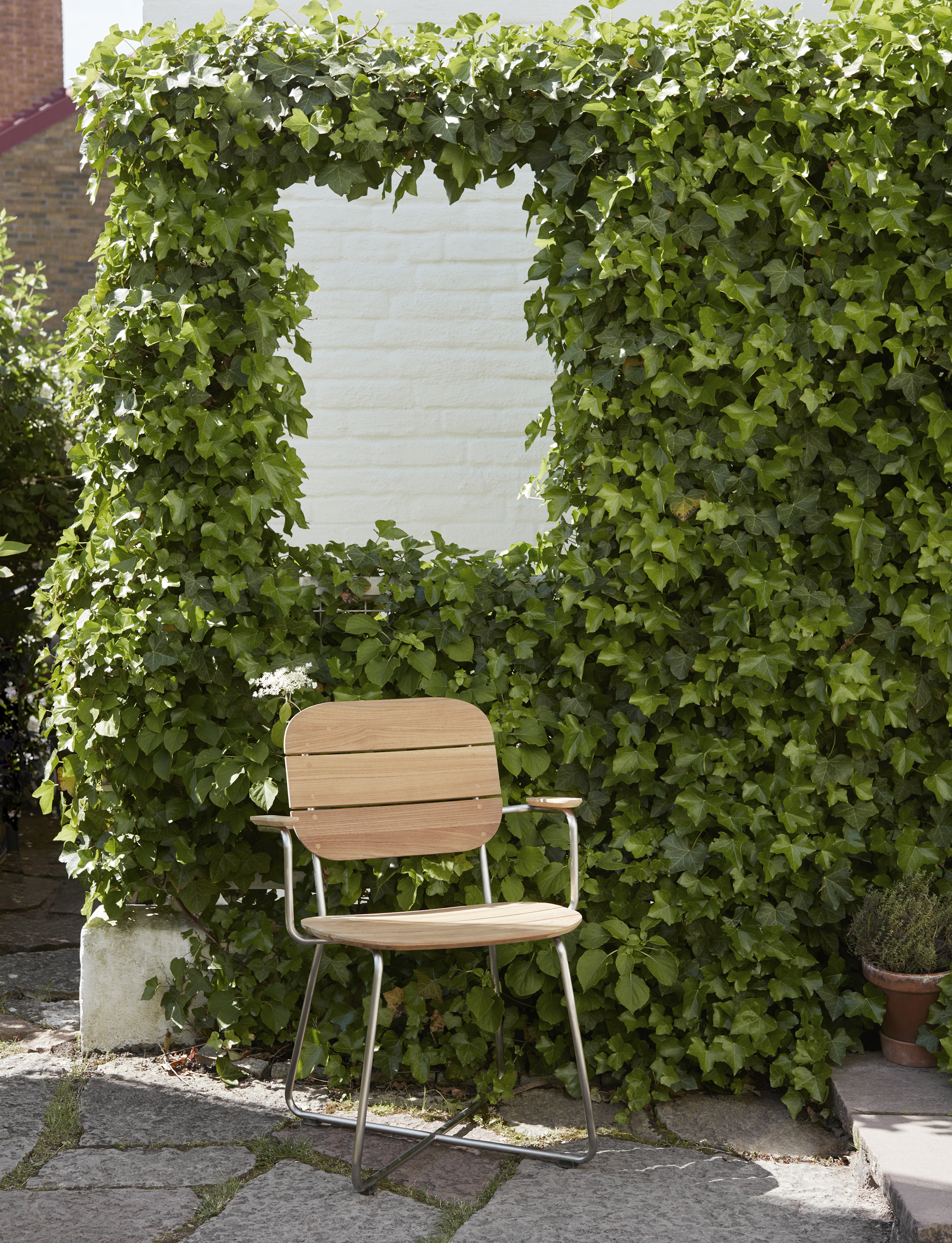 lilium-armchair