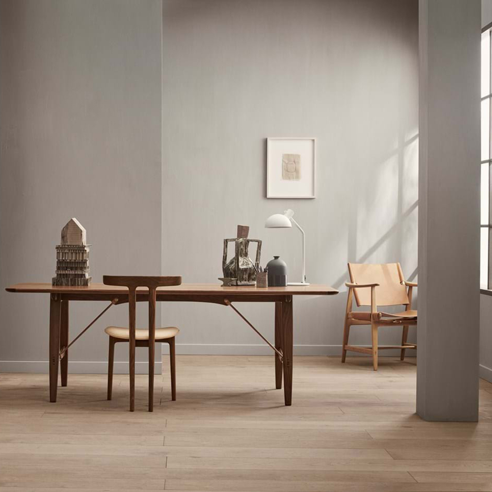 OW58 T-Chair