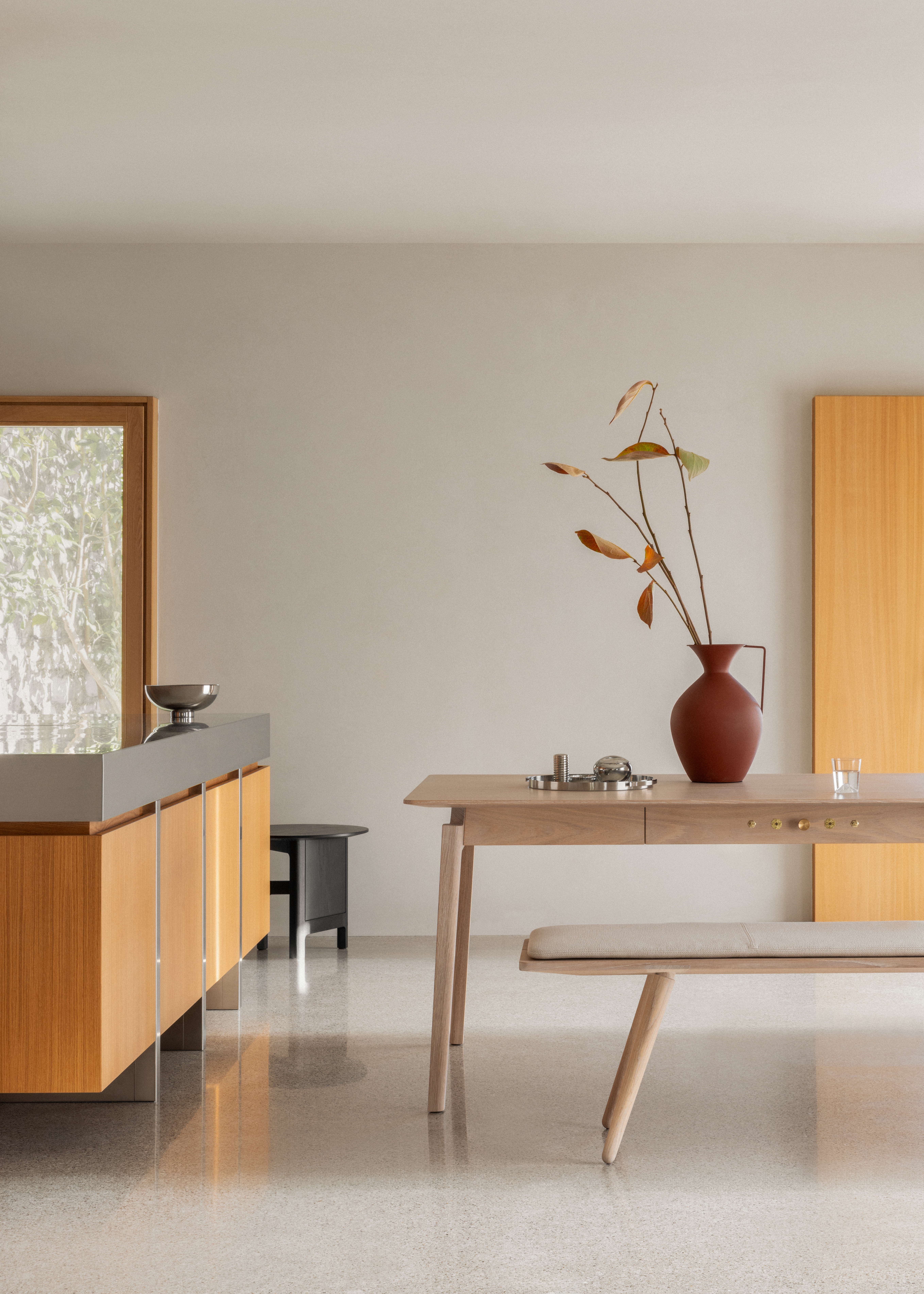 seitz-modern-home-appenzeller-dining-table-and-chalet-bench-with-cushion-and-limmat-side-table