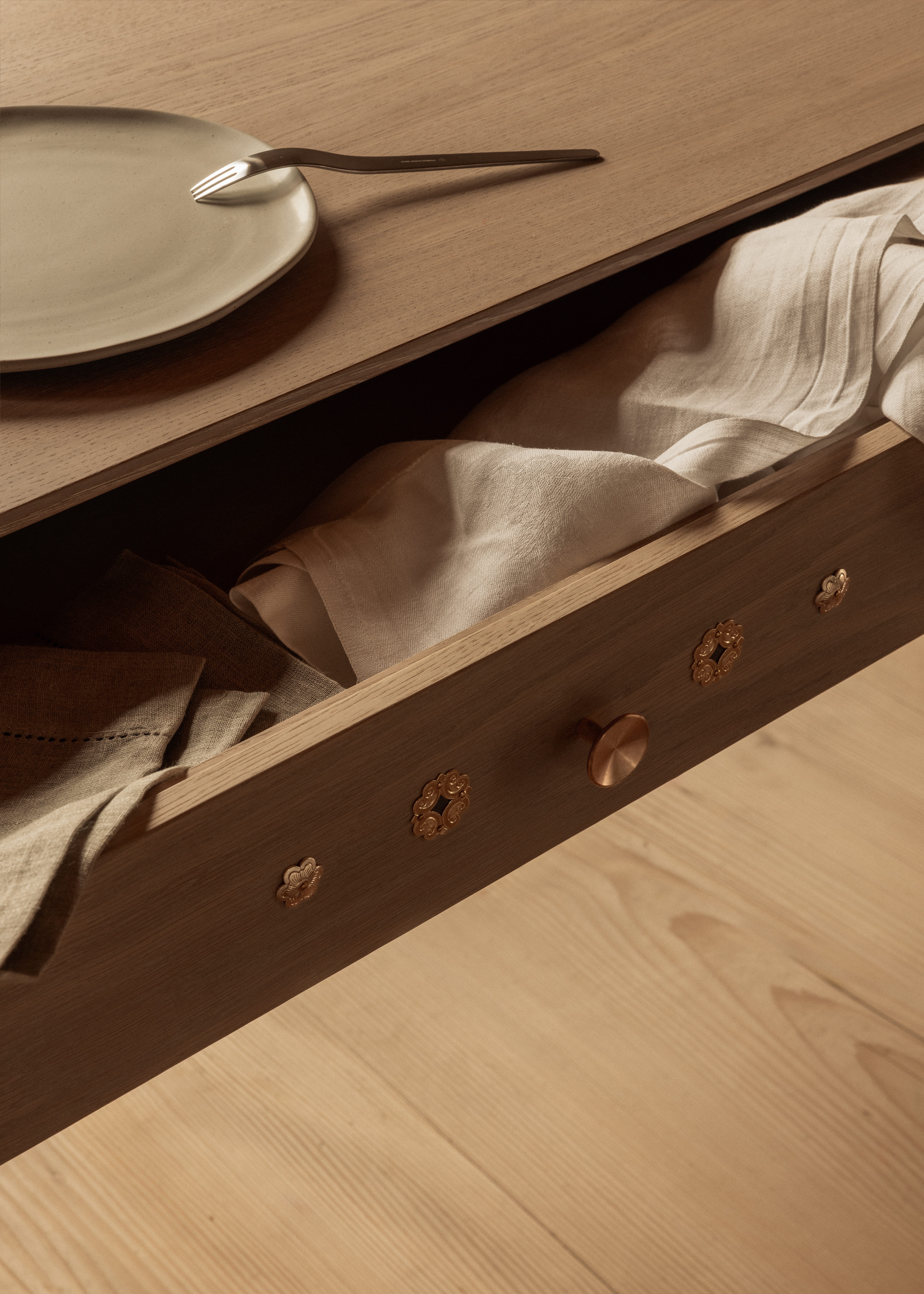 seitz-traditional-home-appenzeller-dining-table-drawer-detail