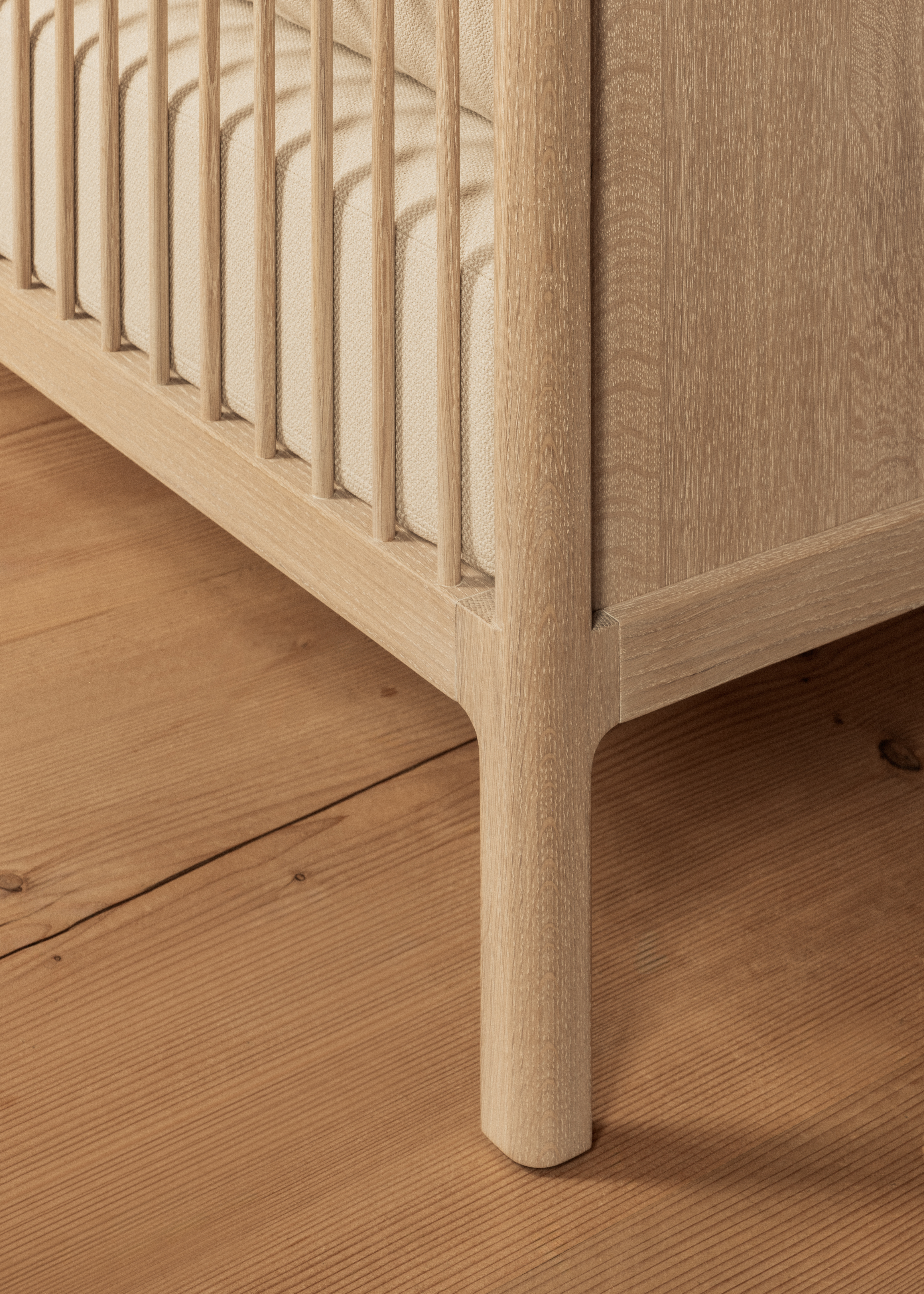seitz-traditional-home-helm-sofa-detail