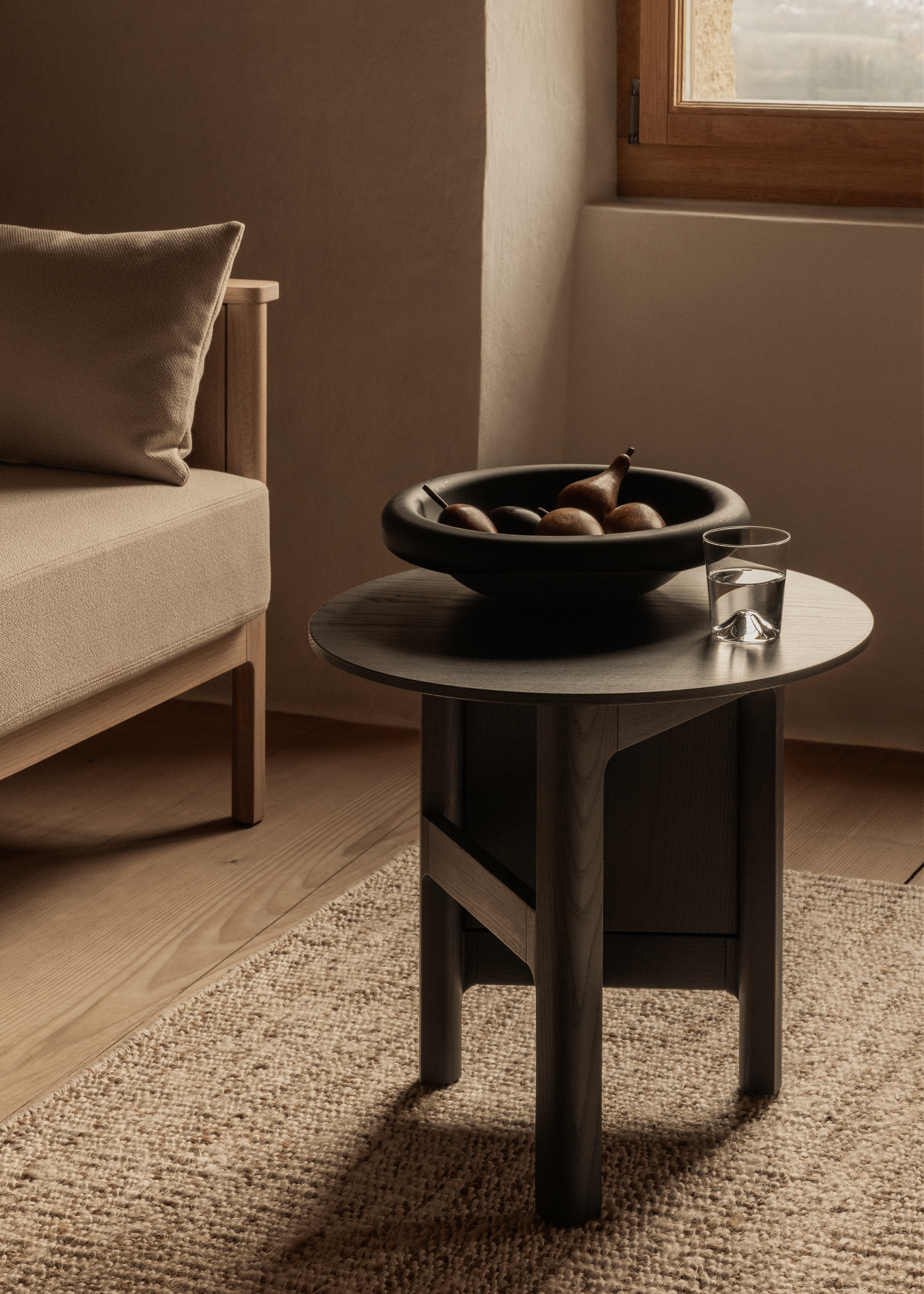 seitz-traditional-home-limmat-side-table