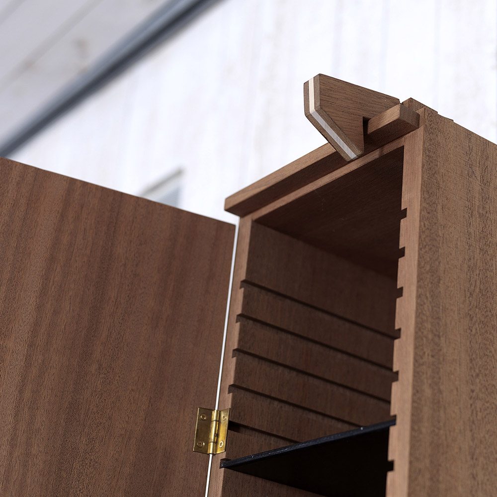 Solitar Shelves