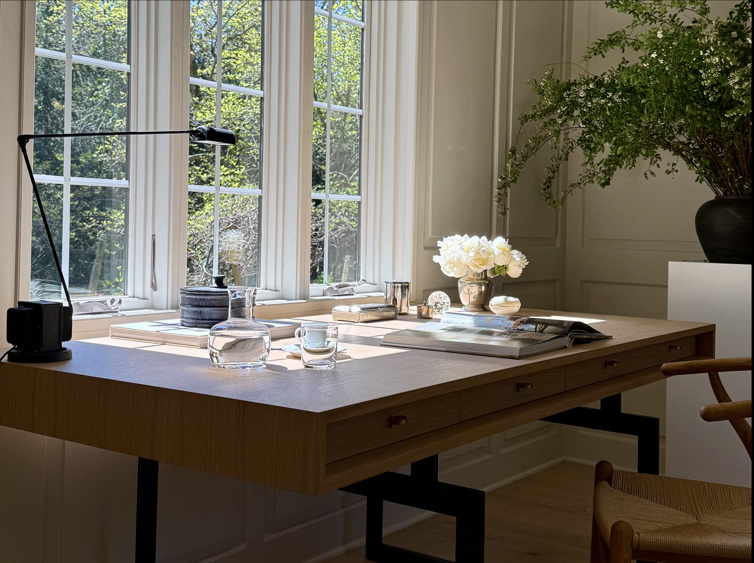 suite-ny-james-bond-desk