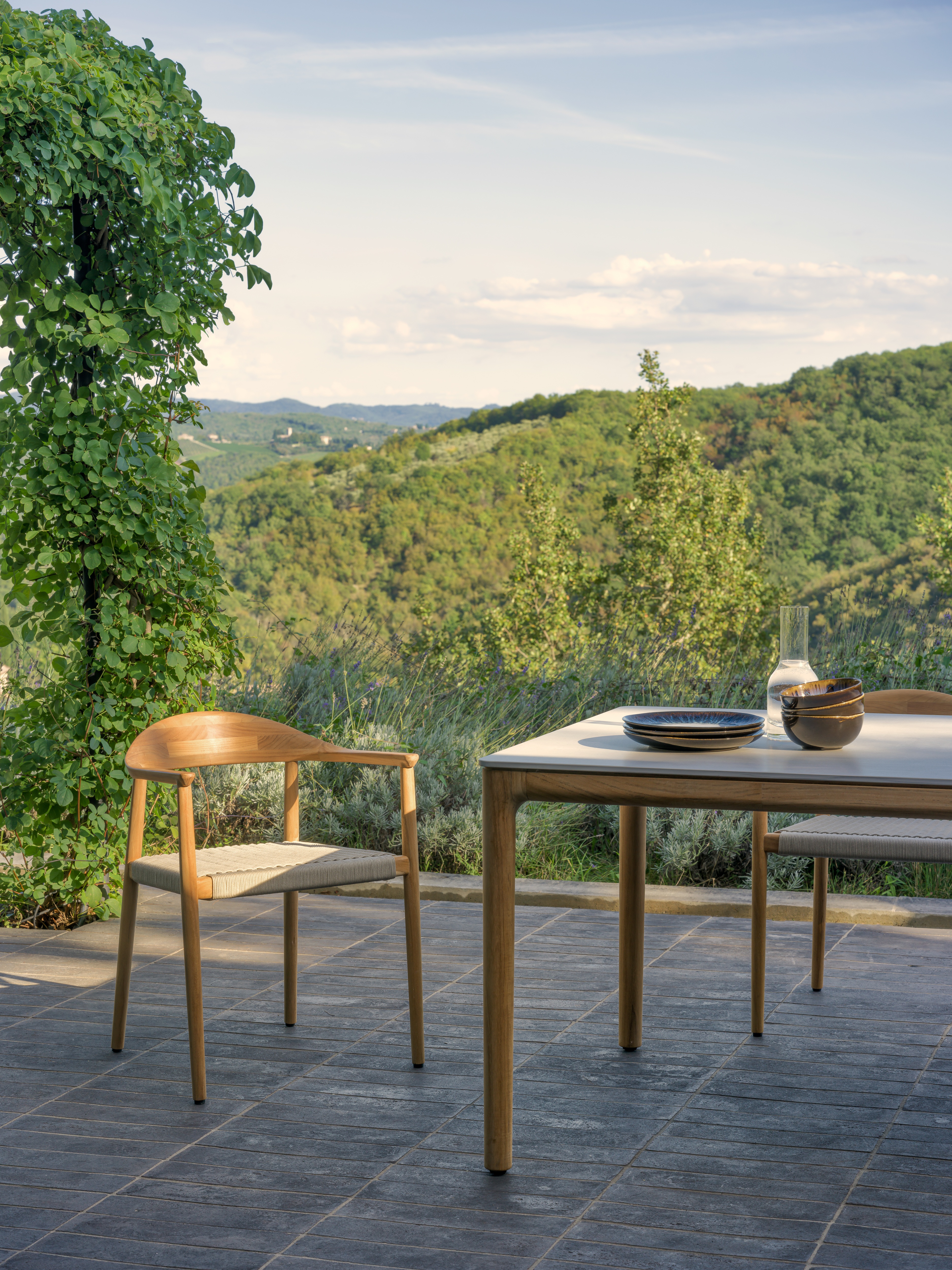 vincent-sheppard-elko-dining-table-ceramic-portland-fika-dining-chair-2-hr