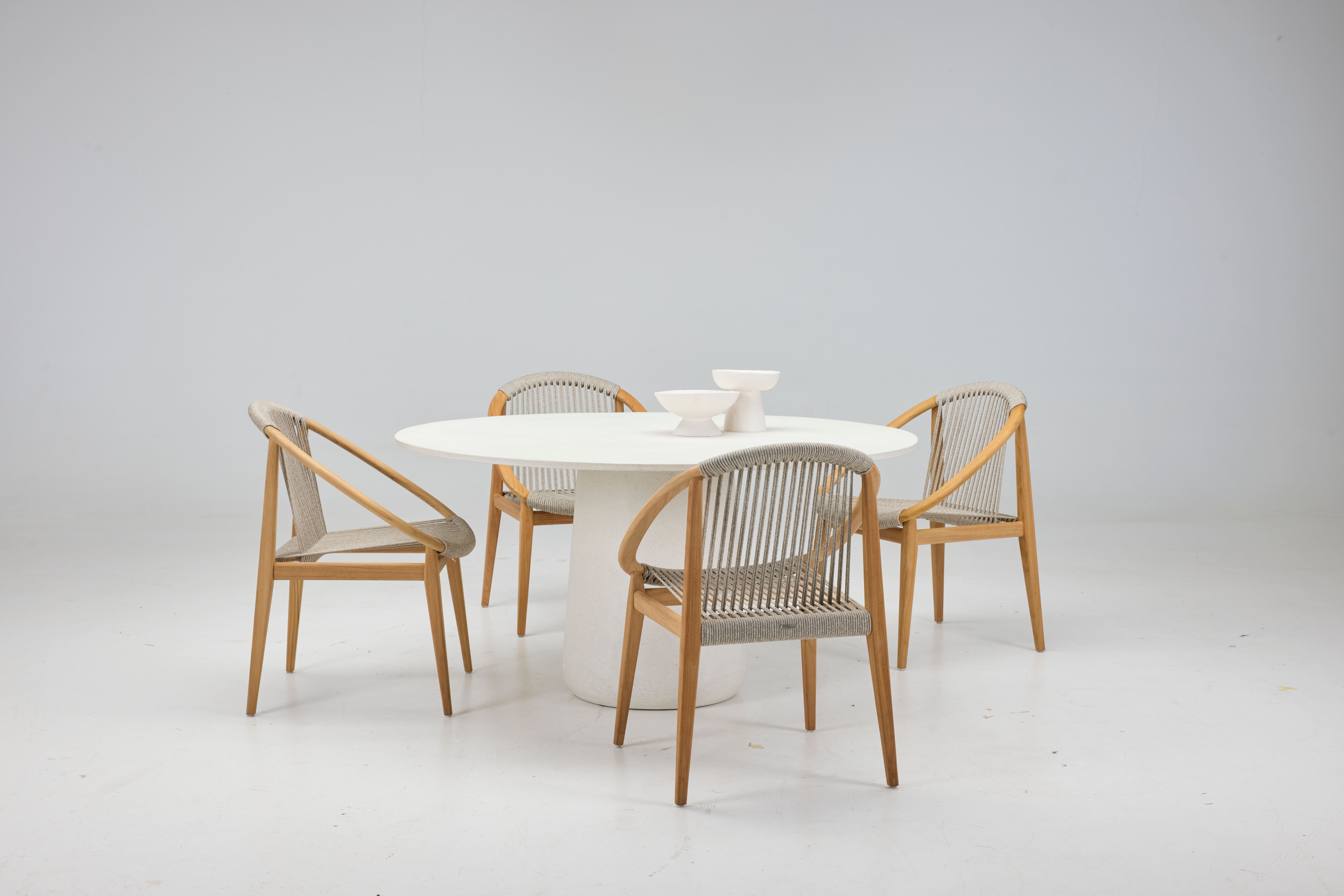 vincent-sheppard-mistral-dining-table-salt-white-frida-dining-chairs-dune-white