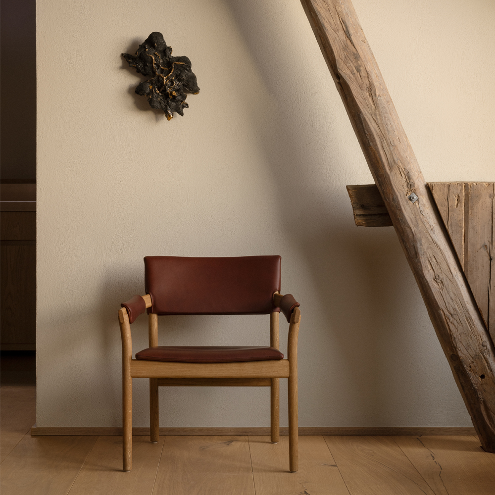 Vyn Easy Chair