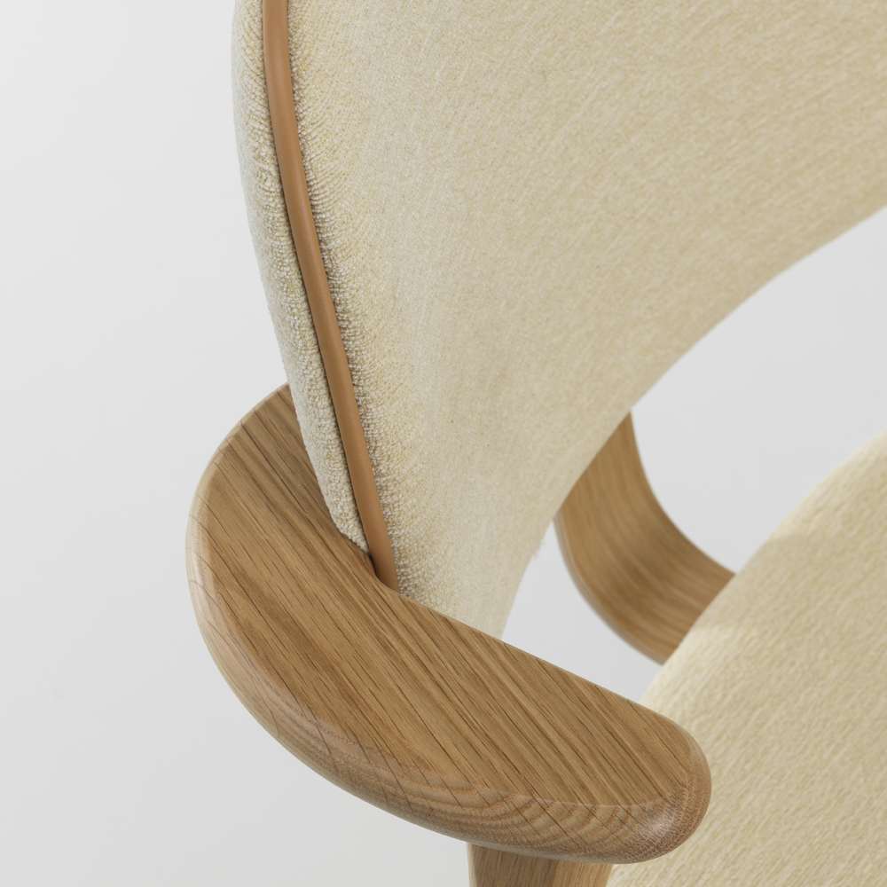 Clear Lacquered Oak, Cream/White Fabric, Nougat Piping