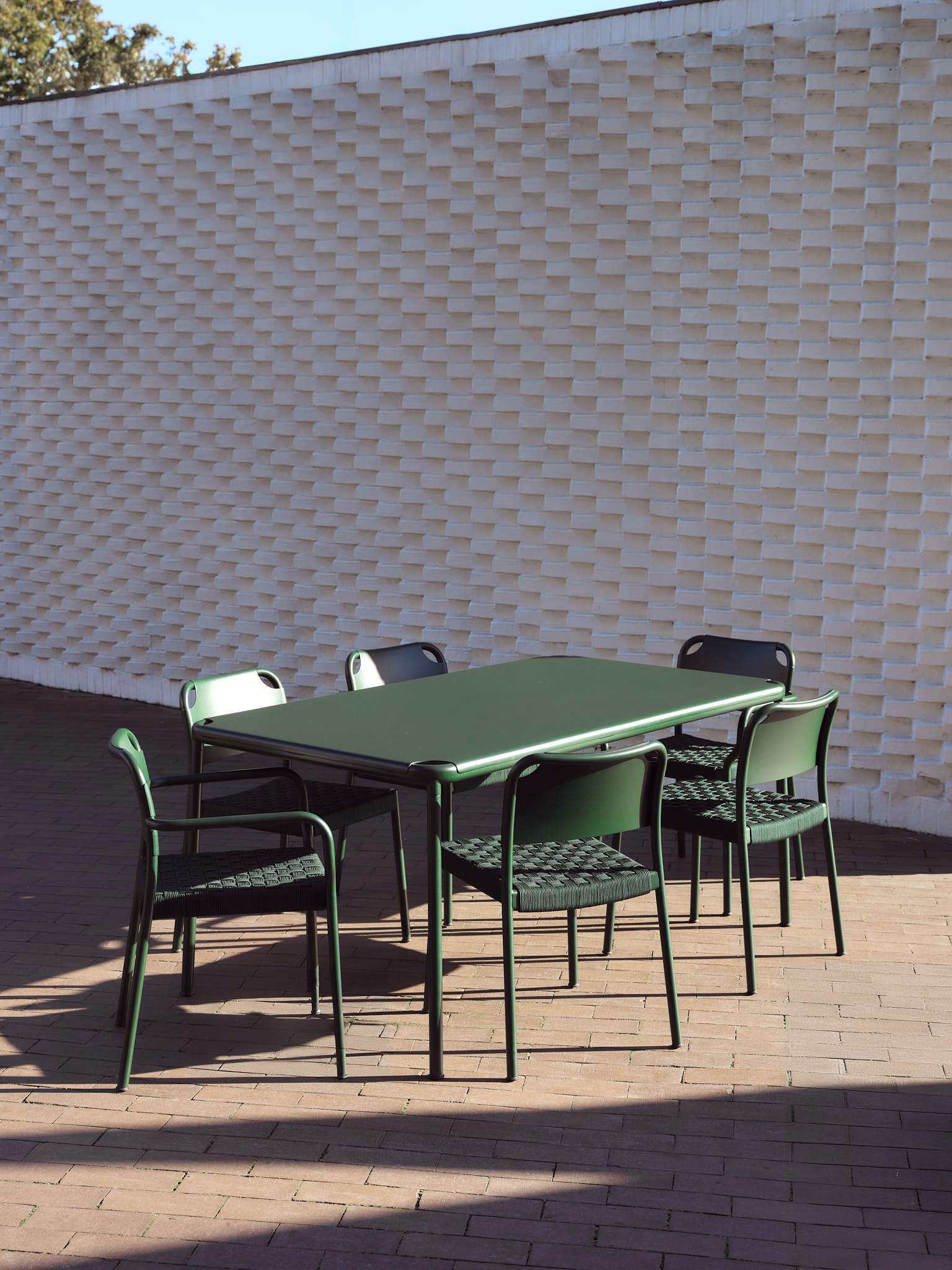 FH_Vind_Table_Chair_Armchair_Hunter_Green_low