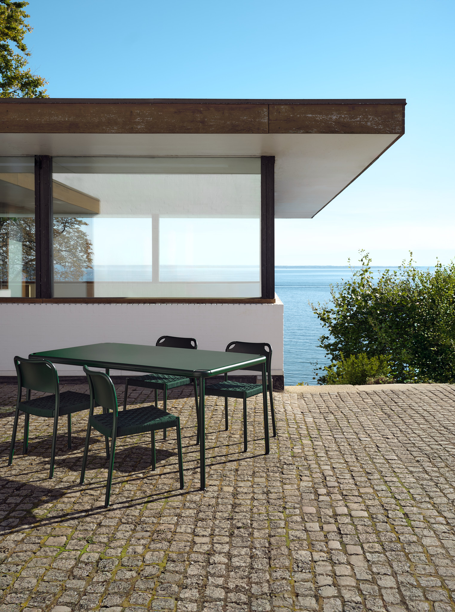 FH_Vind_Table_Chair_Hunter_Green_1_low
