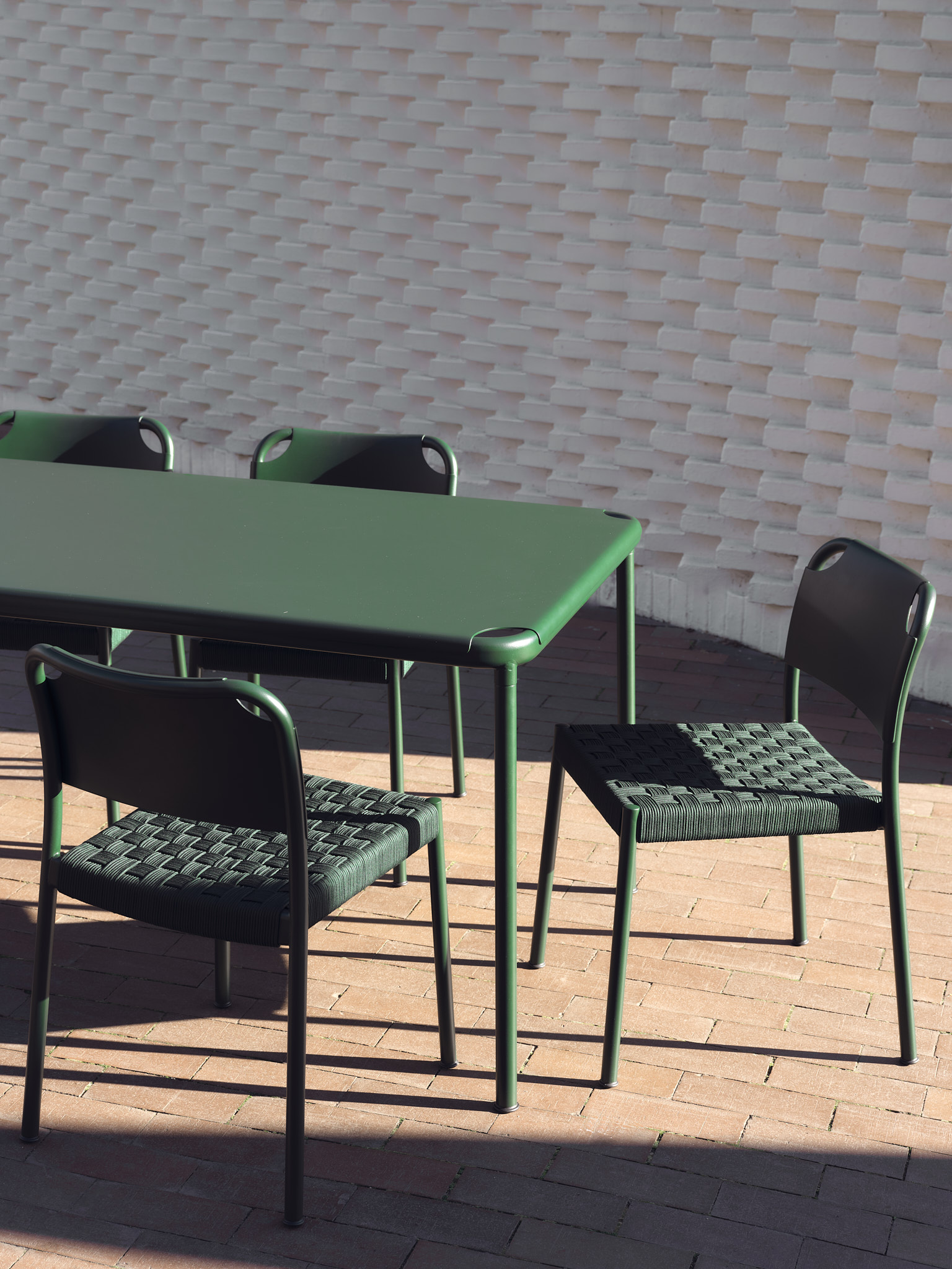 FH_Vind_Table_Chair_Hunter_Green_low